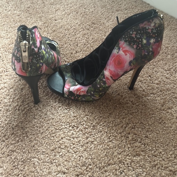 Call it Spring Pumps - Picture 3 of 3